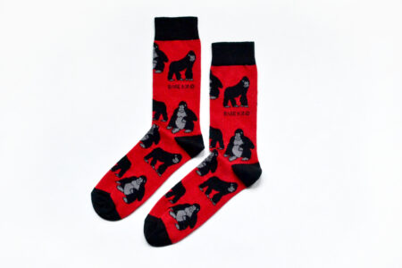 Rot-schwarze fairtrade Socke mit Gorillamotiv von Barekind